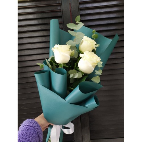 Купить на заказ Букет с белыми розами, 3 шт с доставкой в Костанае