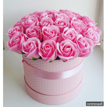31 pink roses in a box