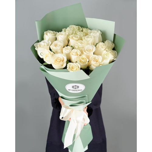Купить на заказ Букет из 25 белых роз с доставкой в Костанае
