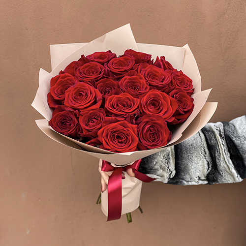 Купить на заказ Букет из 19 красных роз с доставкой в Костанае