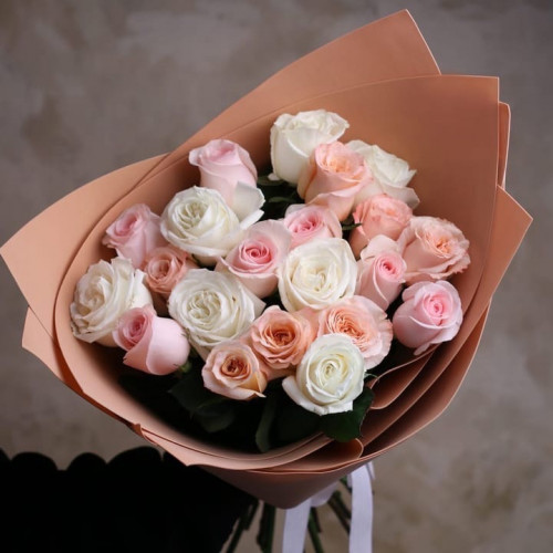 Купить на заказ Букет из 21 розы (микс) с доставкой в Костанае